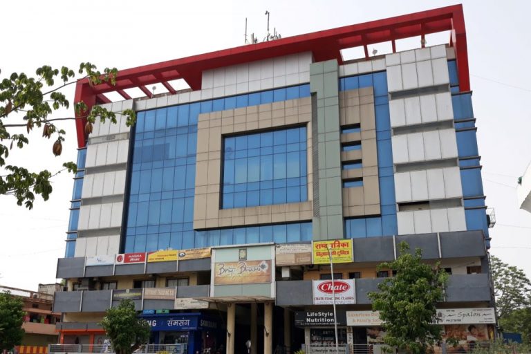 For rent shop on Central Avenue road in Nagpur (2,800 ft2) | Canary